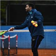 Profesor de tenis especializado en todas las edades principalmente en niños y niñas con metodología play and stay